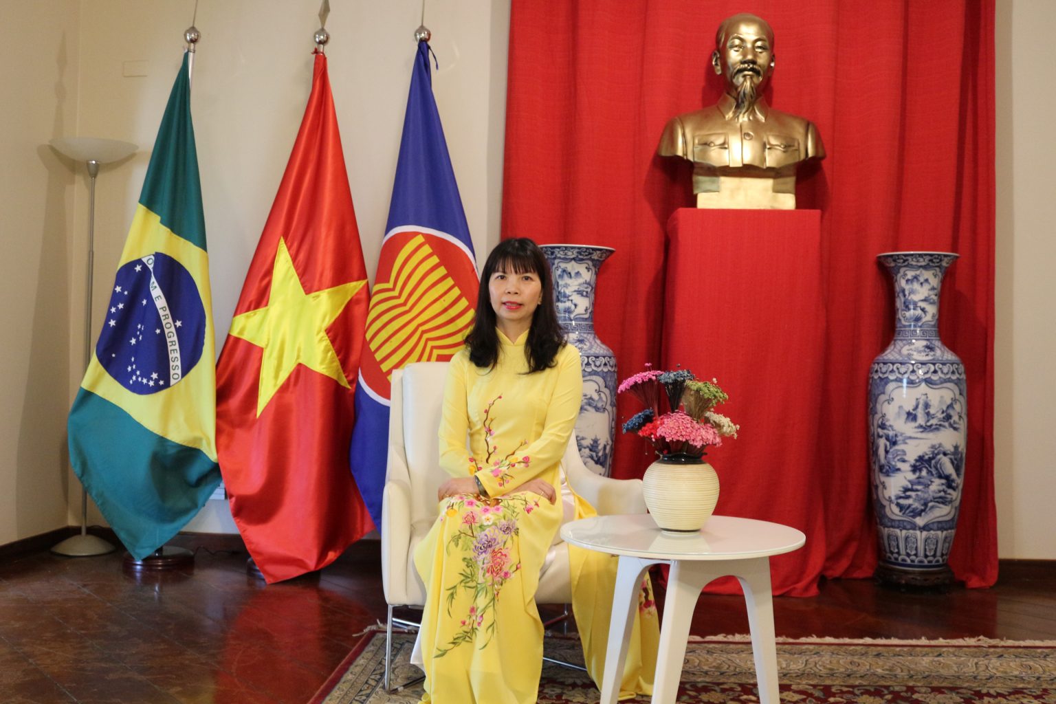 Entrevista com a embaixadora do Vietnã no Brasil, Pham Thi Kim Hoa