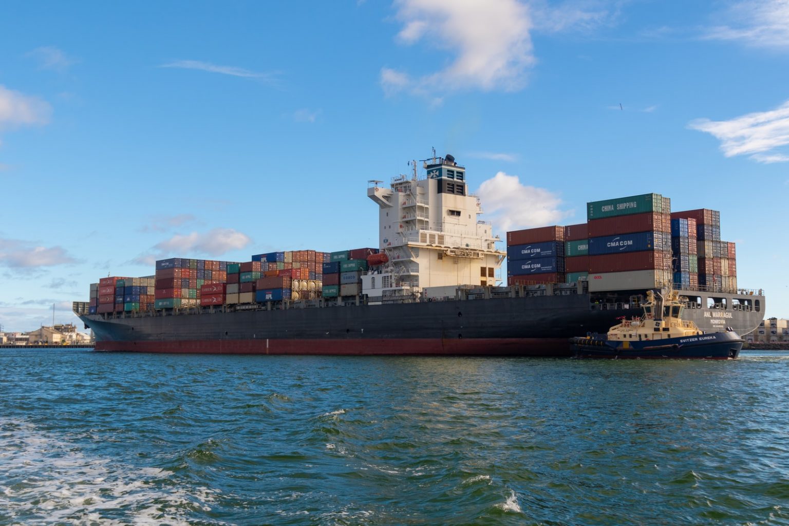 Presidente da AEB critica MP que prioriza importação sem abordar exportação e lamenta fim do Siscoserv black cargo ship on sea under blue sky during daytime