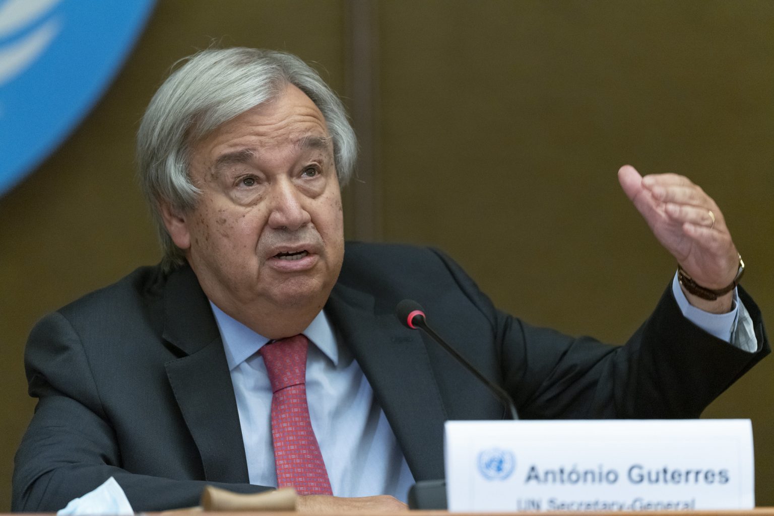 Em entrevista, chefe da ONU adverte que mundo se movimenta “na direção errada”