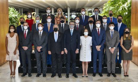 Servidores brasileiros no exterior poderão retornar ao Brasil