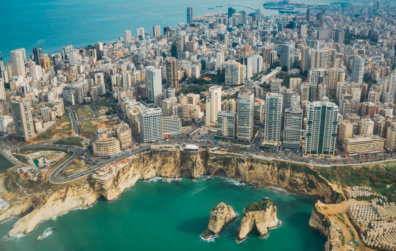 Líbano anuncia formação de novo governo, após mais de 1 ano bird's eye view photography of cityscape