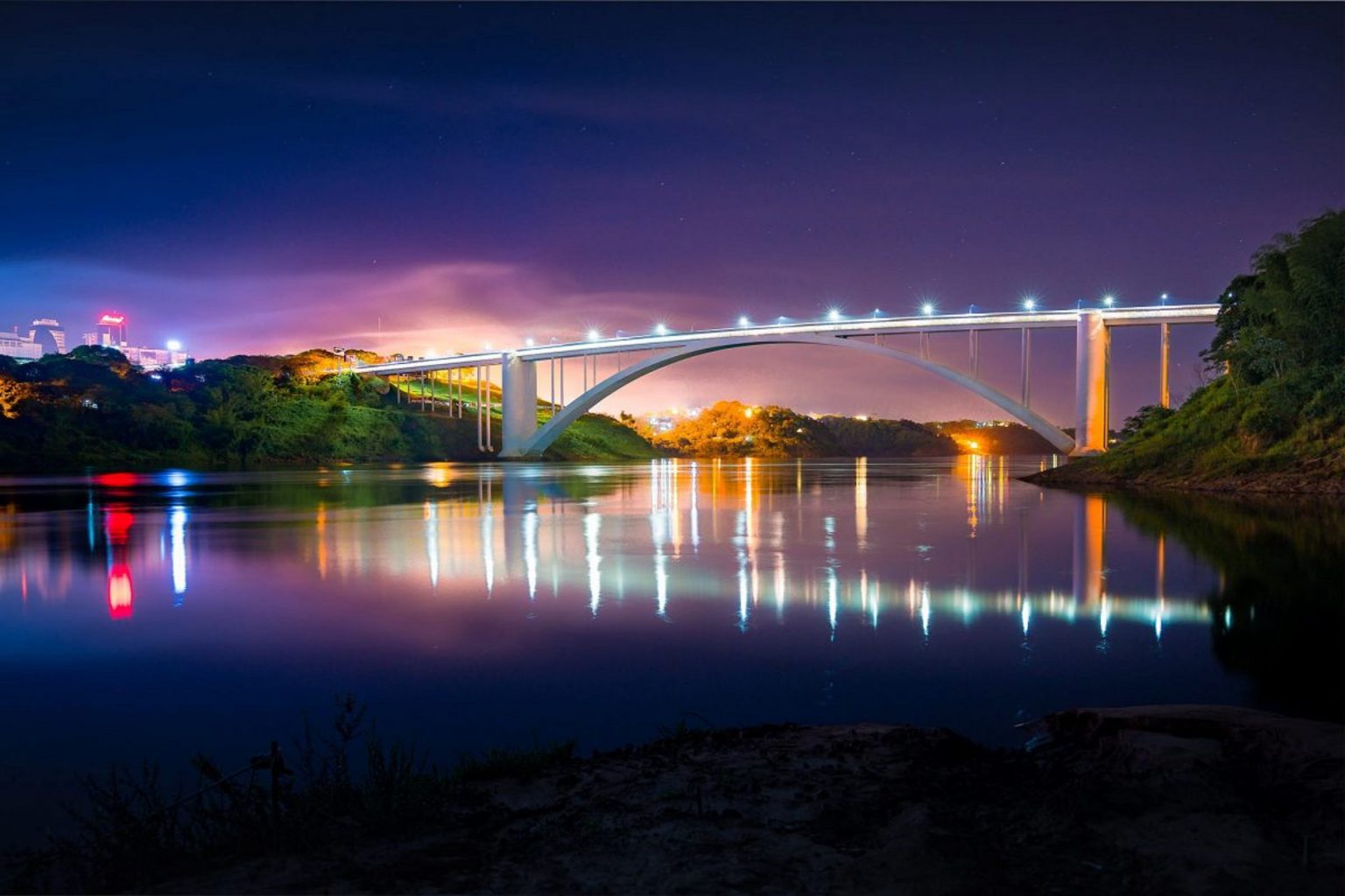 Fronteira de Brasil e Paraguai terá “Natal de Águas e Luzes” integrado pela Ponte da Amizade