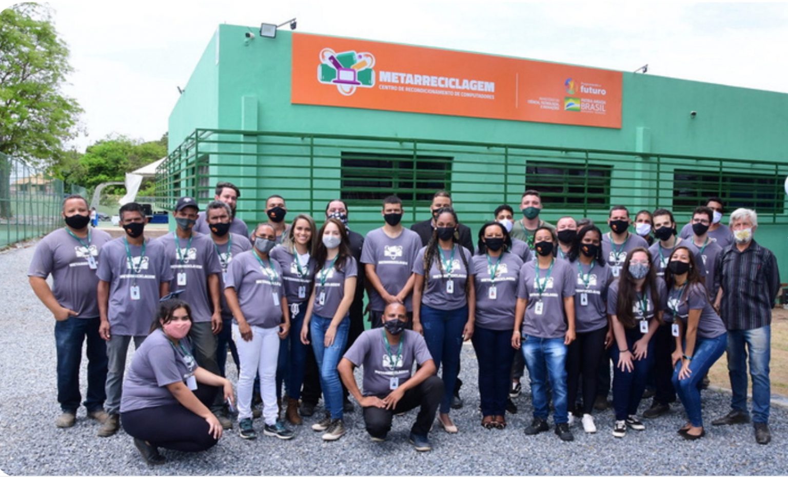 OSC Programando o Futuro trabalha com reciclagem de lixo eletrônico e oferece empoderamento digital