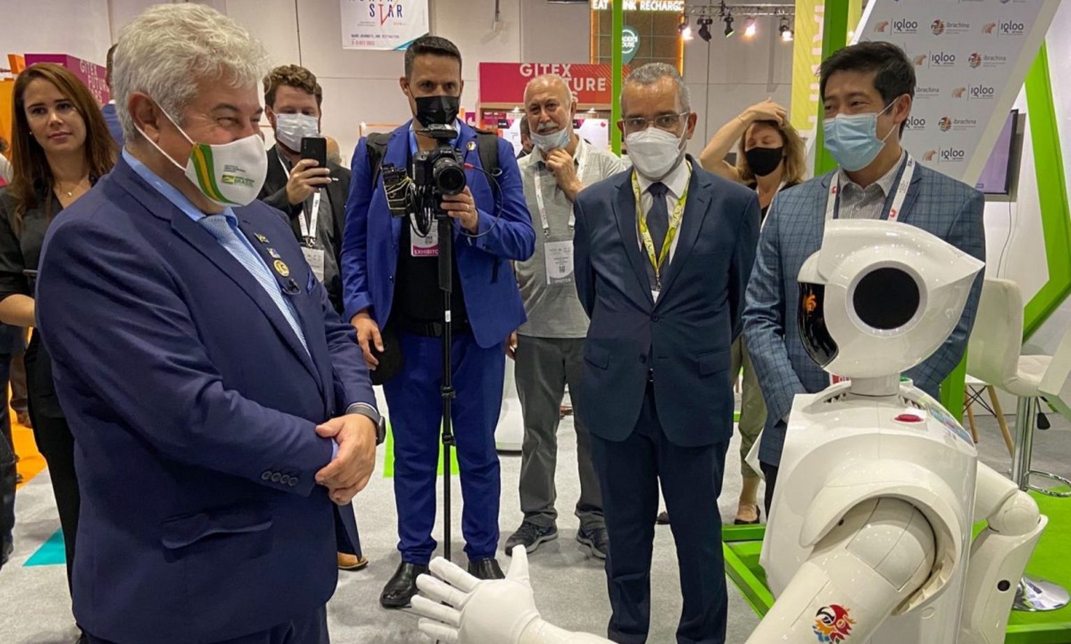 Ministro Marcos Pontes prestigia stand de startups brasileiras na GITEX, em Dubai