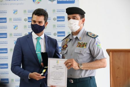Cônsul-Geral da Espanha no Brasil recebe Medalha de Mérito da Polícia Militar de Rondônia