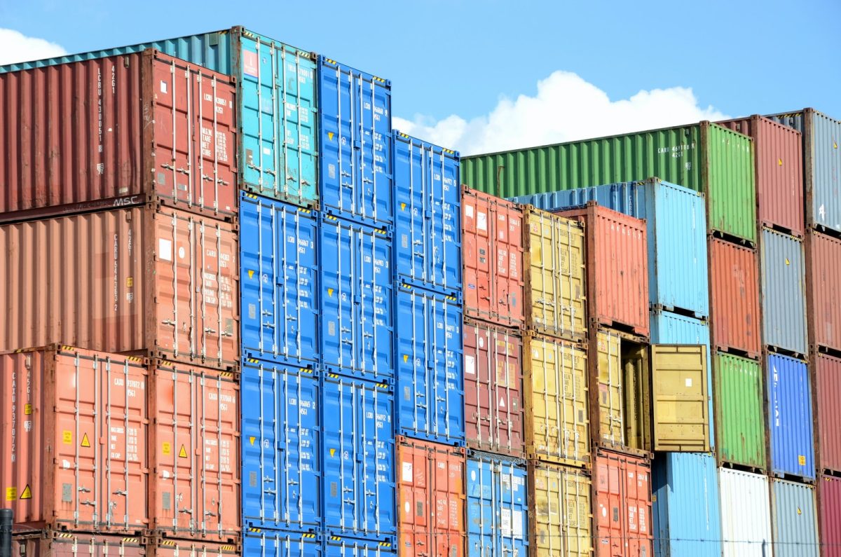 Novo acordo de livre comércio entre Brasil e Chile passa a valer este mês blue red and yellow intermodal containers