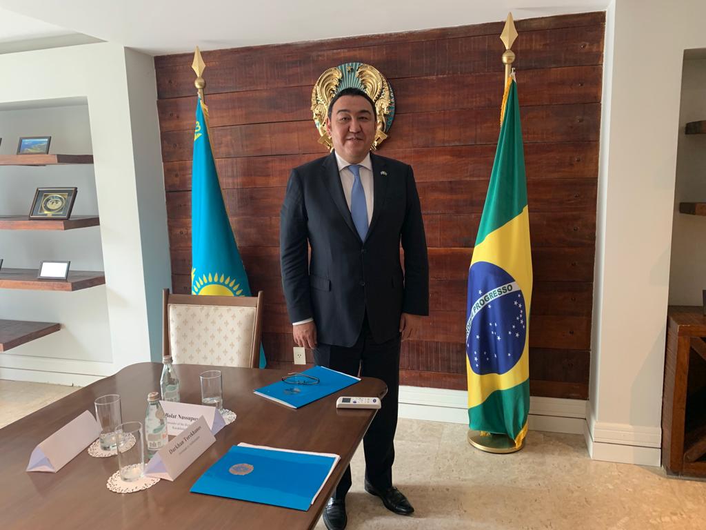 Embaixador do Cazaquistão em Brasília realiza coletiva de imprensa sobre situação no seu país