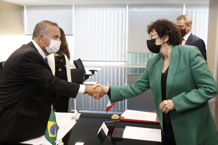 Brasil e França firmam acordo cooperação em desenvolvimento sustentável