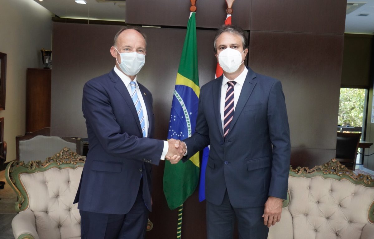 Embaixador da Holanda reúne-se com governador do Ceará para fortalecimento de parcerias