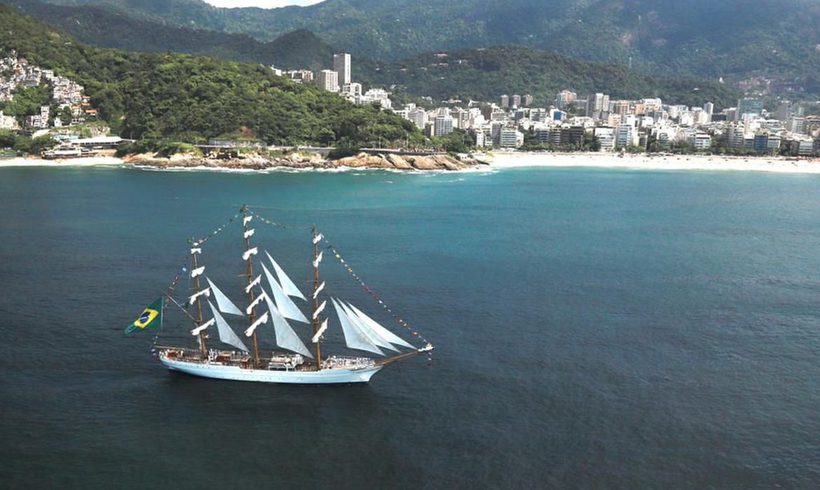 Velas Latinoamerica 2022 reúne navios de sete países no Rio de Janeiro