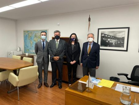 Embaixador do Brasil no Uruguai reúne-se com Universidade Federal de Goiás