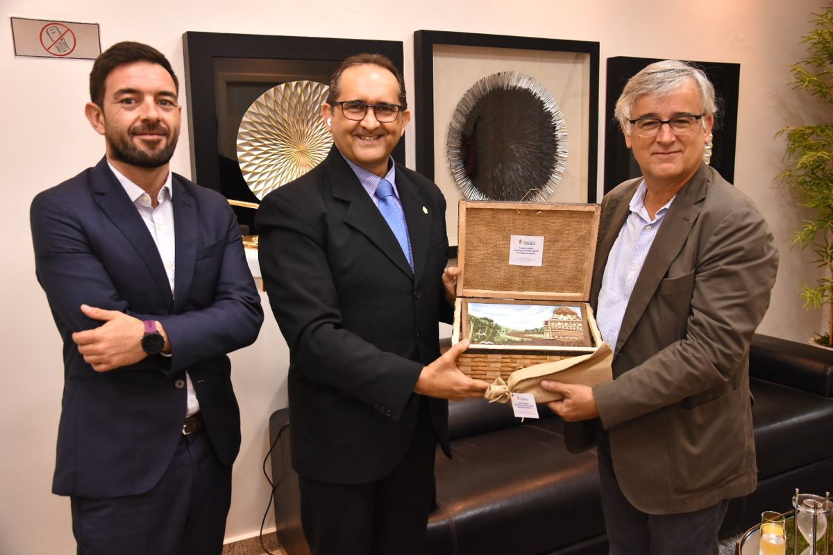 Prefeitura de Manaus recebe visita do embaixador da União Europeia no Brasil