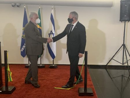 Embaixada de Israel lança exposição sobre o holocausto na galeria do Senado