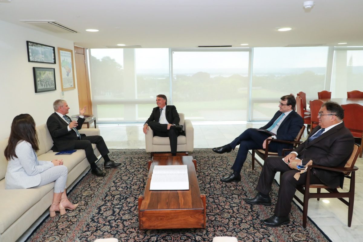 Embaixador de Israel se reúne com o presidente Jair Bolsonaro
