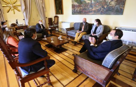 Governador de Pernambuco recebe diplomatas dos EUA