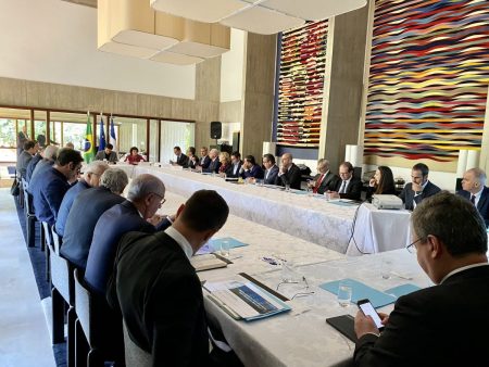 Embaixadora da França reúne-se com o ministro das Minas e Energia em Brasília