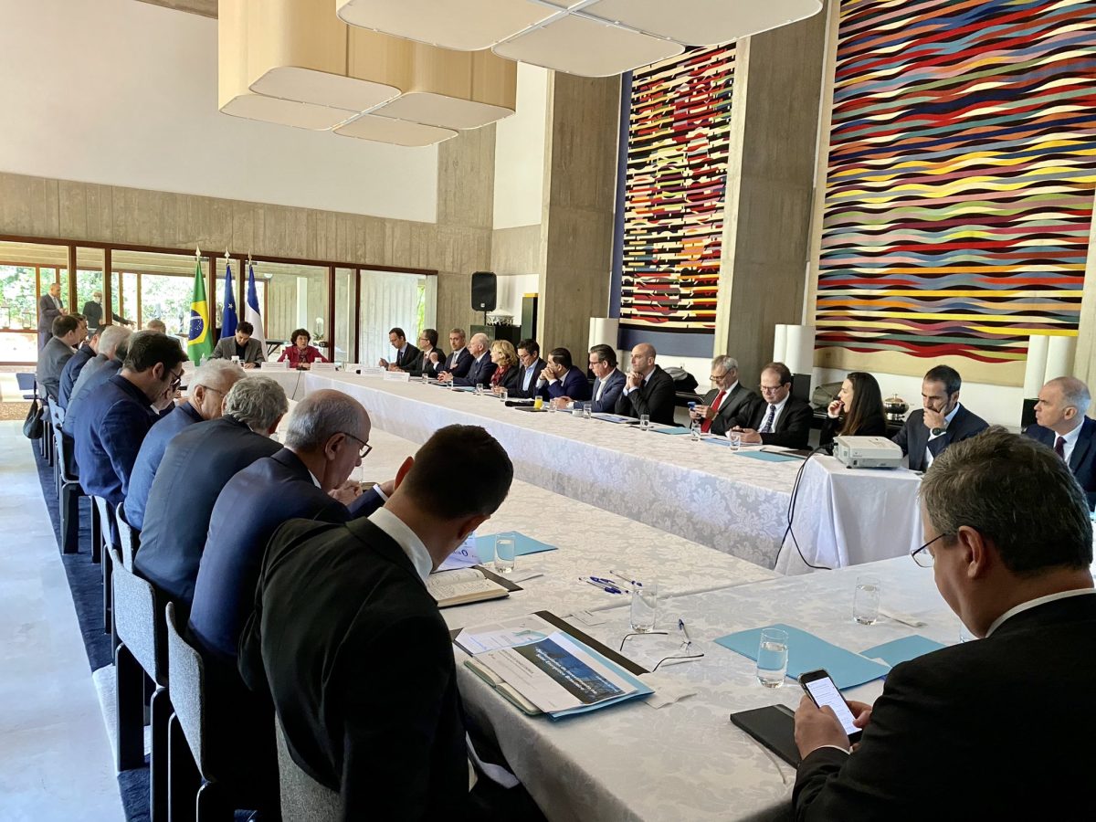 Embaixadora da França reúne-se com o ministro das Minas e Energia em Brasília