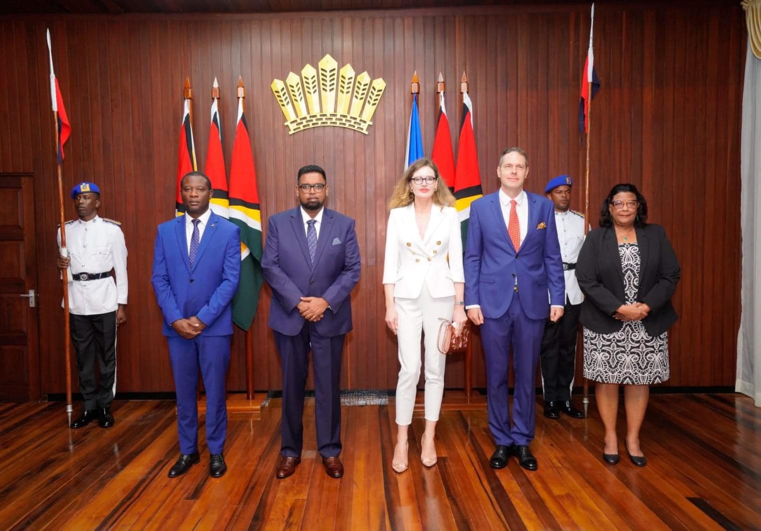 Embaixadora da República Tcheca apresenta credenciais ao presidente da Guiana