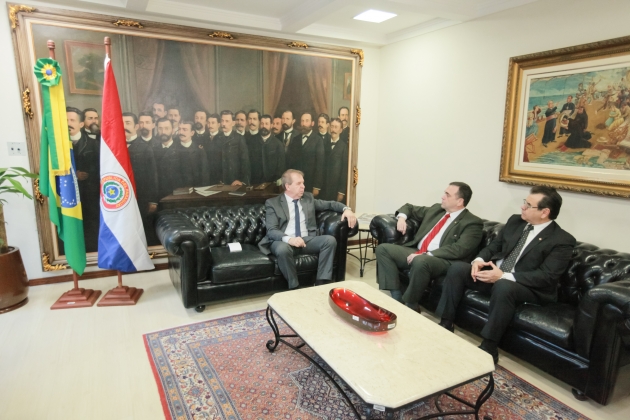 Embaixador do Paraguai visita Assembleia Legislativa de Santa Catarina