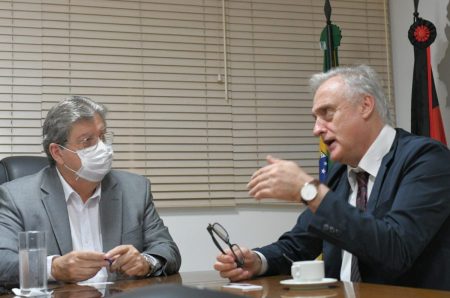 Governador da Paraíba apresenta oportunidades de investimentos ao cônsul da Bélgica