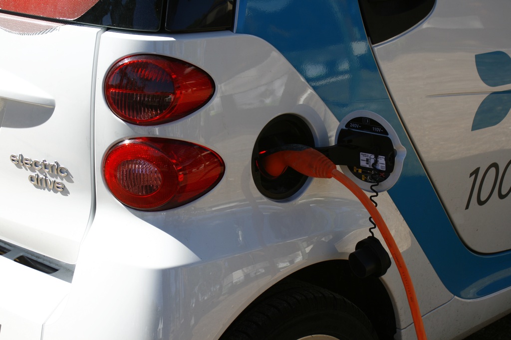 No Brasil e no mundo, consumidor busca carro elétrico