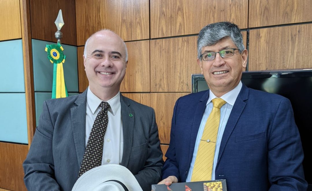 Embaixador do Equador reúne-se com secretário de Comércio e Relações Internacionais