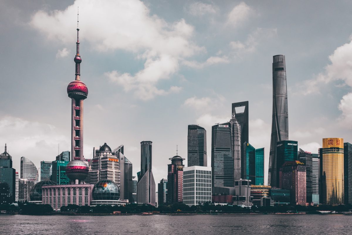 Fundo da Rota da Seda assina acordo de investimento com a Indonésia Oriental Pearl Tower in Shanghai during daytime