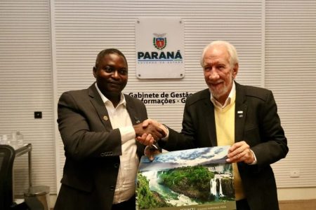 Paraná apresenta destaques da economia ao embaixador da Tanzânia