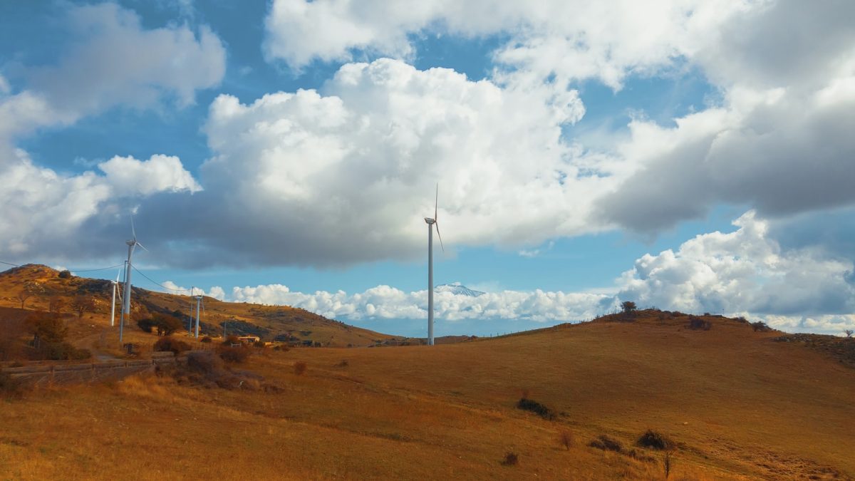 Segundo relatório da OCDE, países ricos não cumpriram meta de financiamento climático white wind turbine