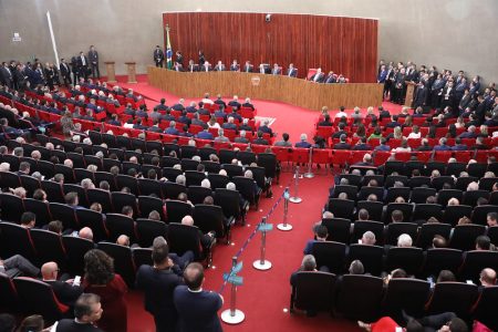 Posse de Alexandre de Moraes no TSE teve a presença de 40 diplomatas