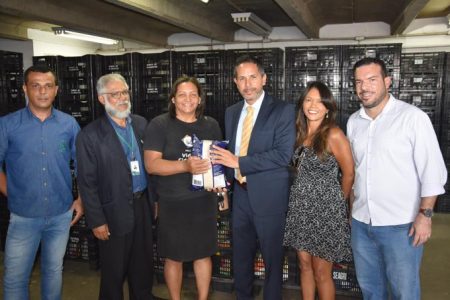 Embaixada do Peru doa mais de uma tonelada de alimentos para instituições de caridade de Brasília