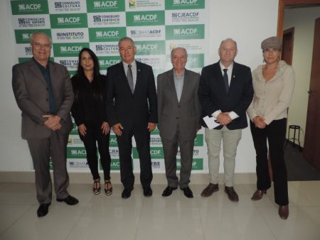 Embaixador de Israel reúne-se com o Conselho Internacional da Associação do Comércio do DF