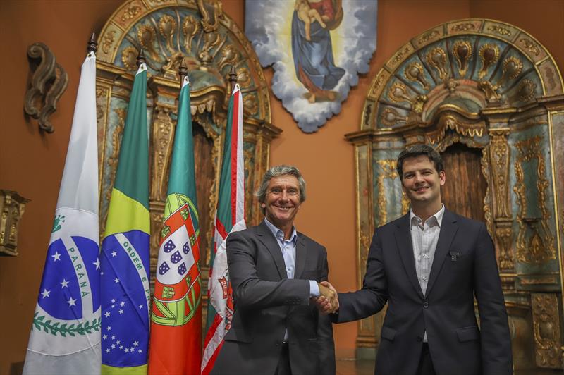 Prefeito de Curitiba apresenta programas culturais e ambientais a embaixador português