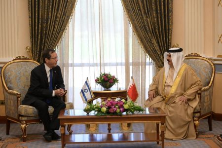 Presidente de Israel faz visita histórica ao Reino do Bahrein