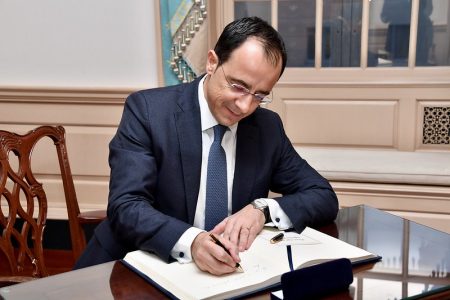 Nikos Christodoulides é eleito novo presidente do Chipre