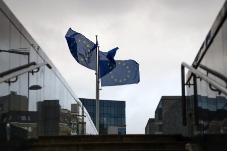 União Europeia revela acordo sobre indústria verde para competir com os EUA