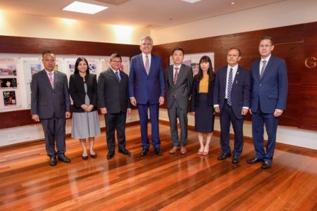 Governador de Goiás discute ampliação do comércio com embaixadores asiáticos