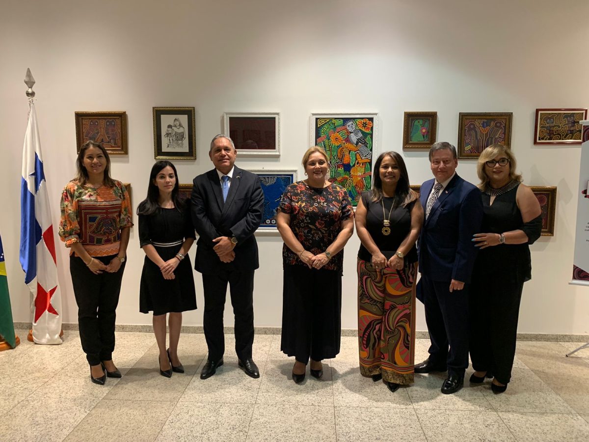 Inauguração da exposição “Molas Panameñas”