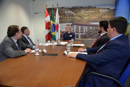 Governador de Minas recebe embaixador do Canadá no Brasil