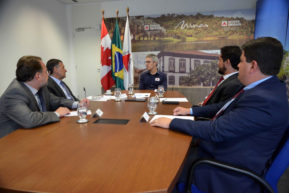 Governador de Minas recebe embaixador do Canadá no Brasil