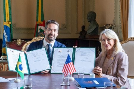 Embaixadora dos EUA faz primeira visita oficial ao RS e renova memorando de entendimento para cooperação