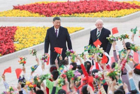 Lula reúne-se com Xi Jiping em Pequim