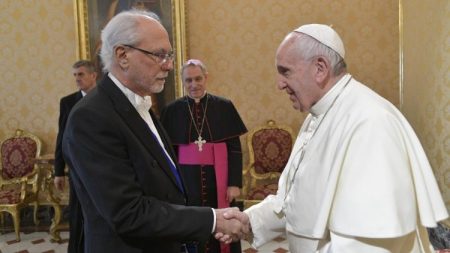 Papa Francisco recebe embaixador do Brasil junto à Santa Sé