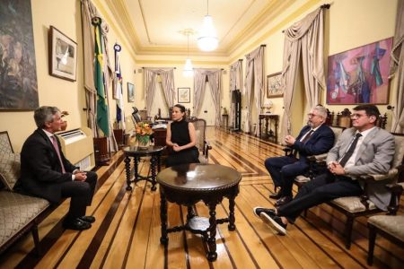 Governadora de Pernambuco recebe o embaixador de Portugal para debater o fortalecimento das relações