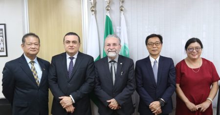Representante de Taiwan visita o Conselho Federal de Medicina