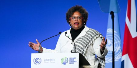 Premiê de Barbados lidera movimento para transformar finanças globais