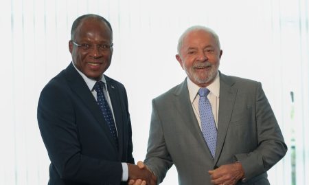 Após encontro com primeiro-ministro de Cabo Verde, Lula diz que países africanos lusófonos voltarão a ser prioridade para o Brasil