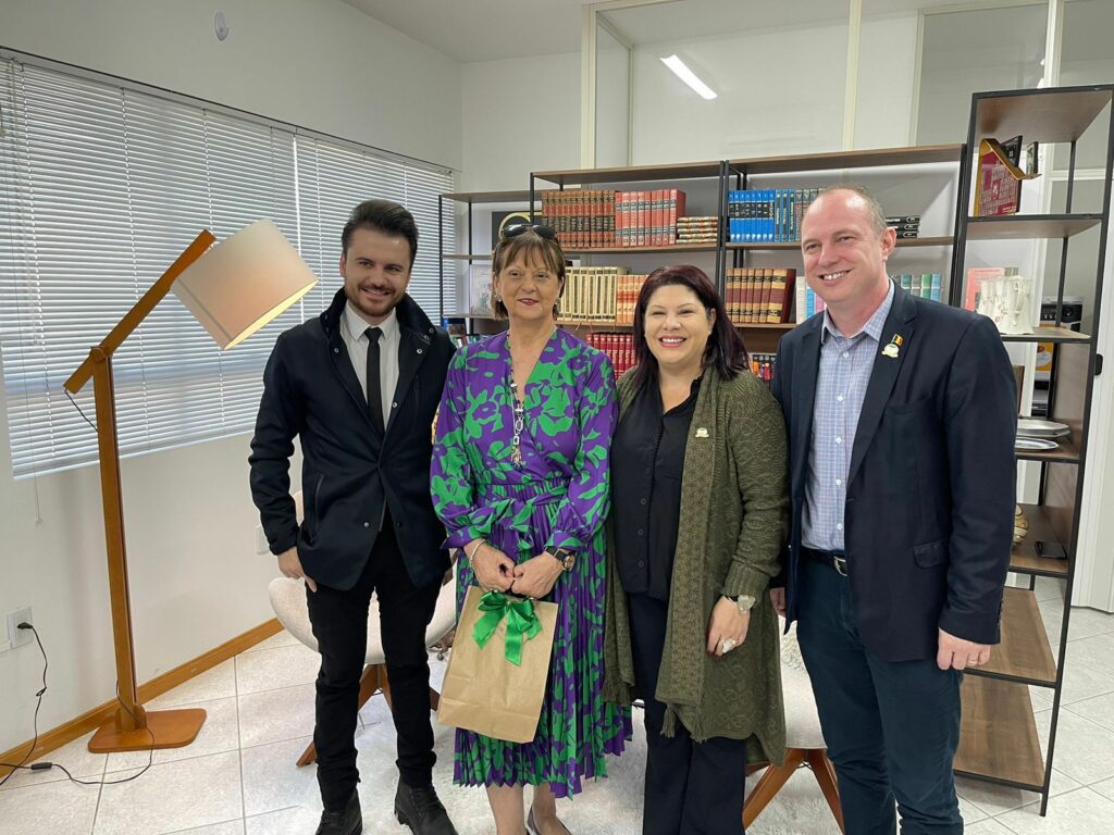 Embaixadora da Romênia visita Chapecó (SC)