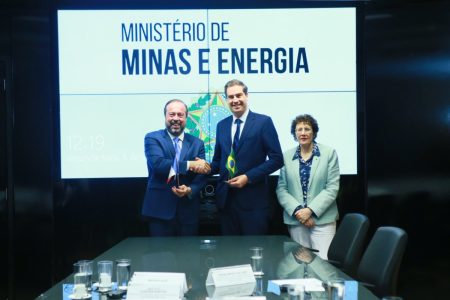 Ministério das Minas e Energia recebe ministro francês e anuncia criação de grupo de trabalho