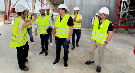 Governador do Piauí conhece projeto de produção de hidrogênio verde na Espanha
